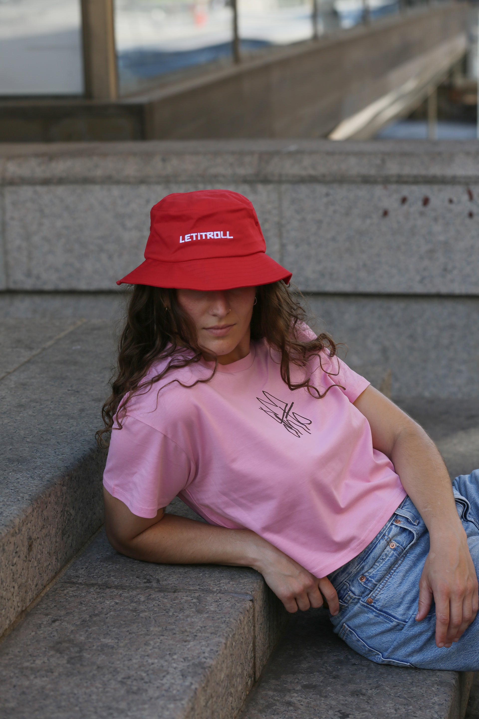 LETITROLL BUCKET HAT RED